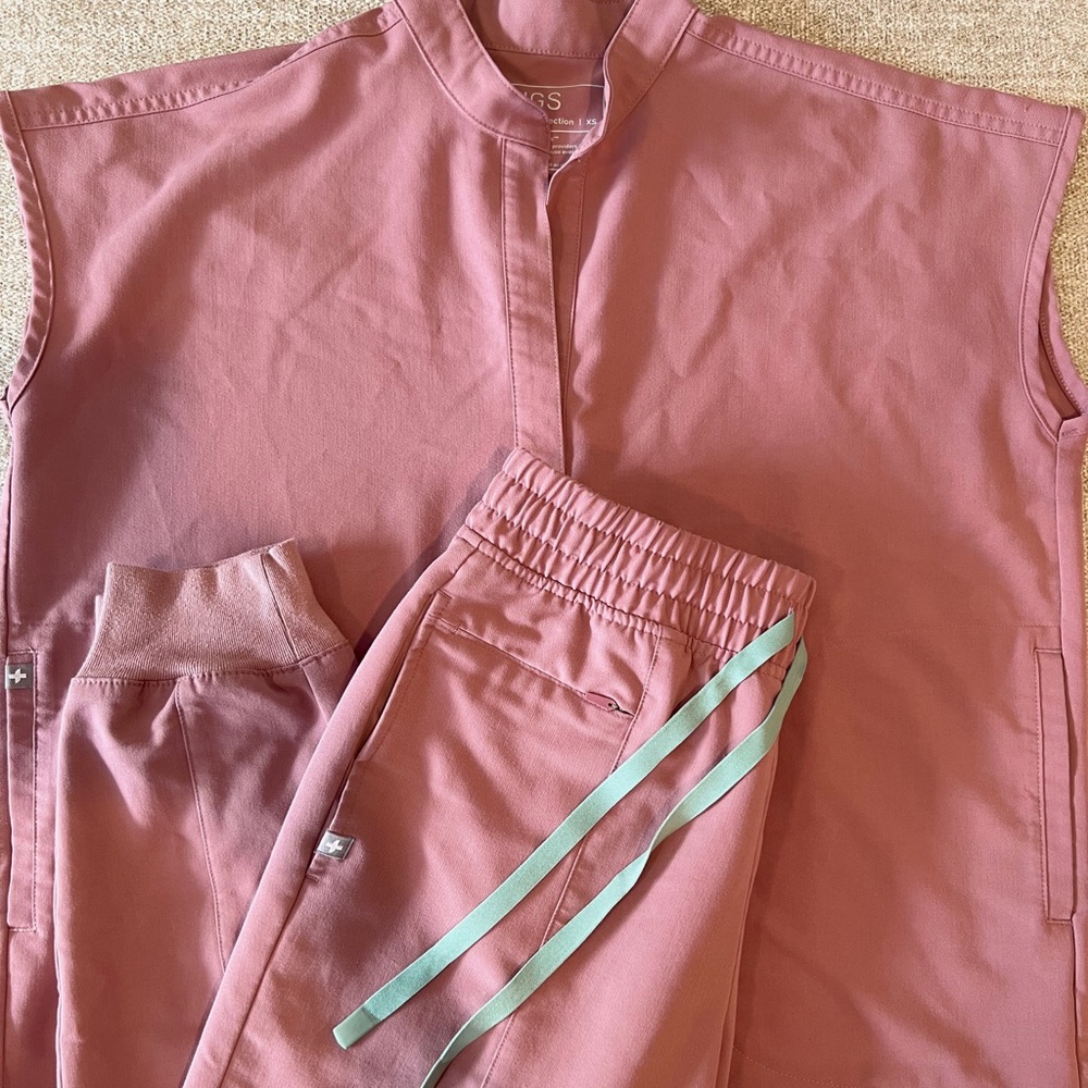 FIGS Mineral Mauve Scrubs Set